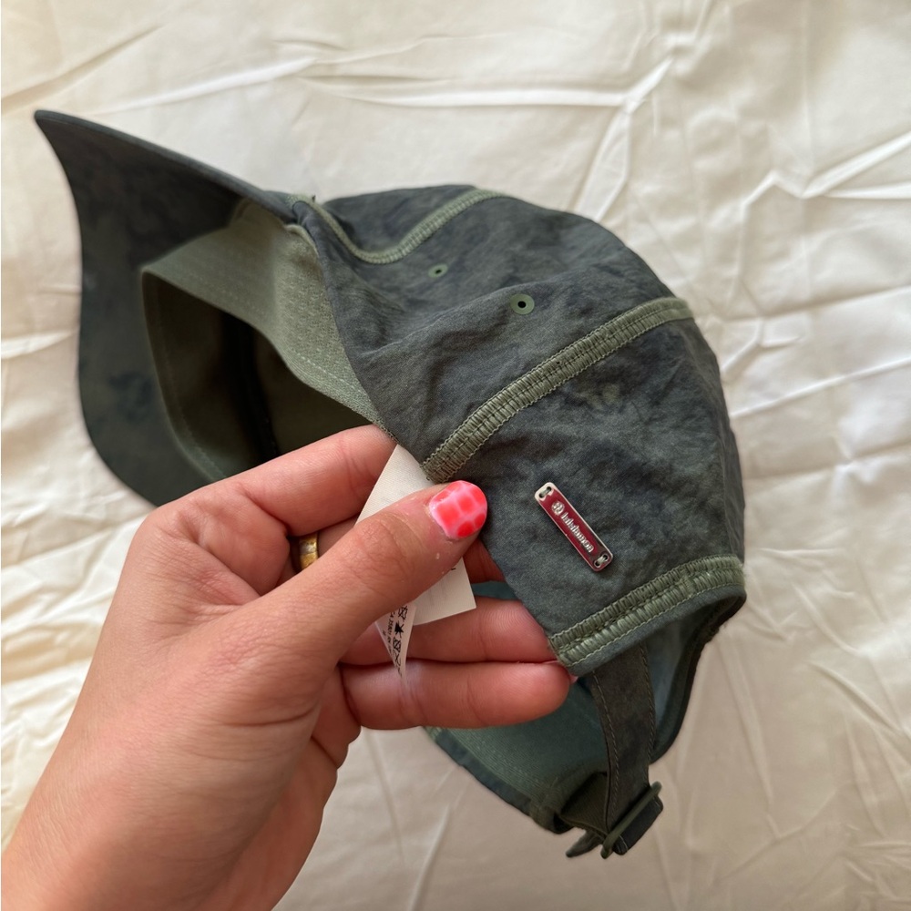Green lululemon hat